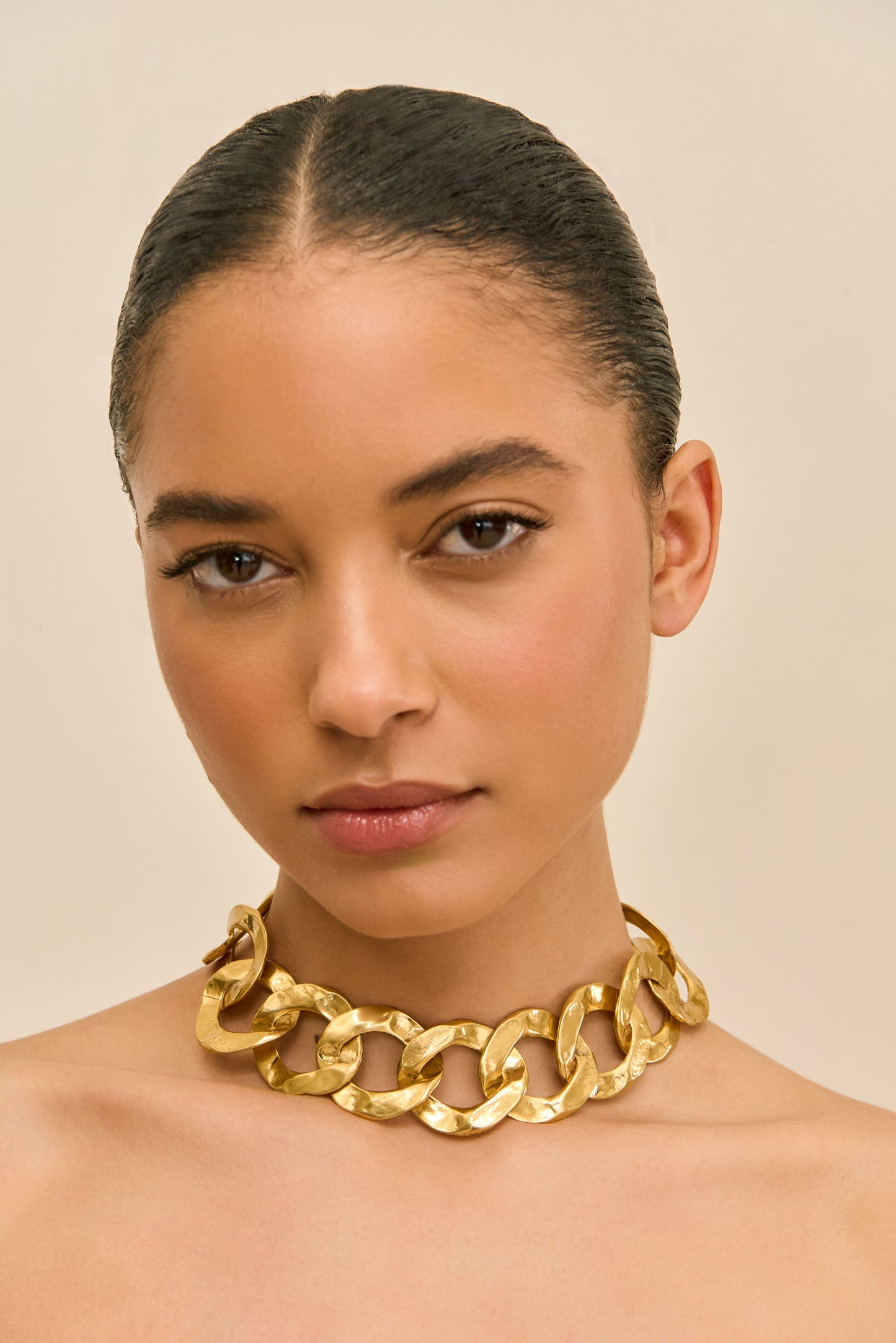 DULCE CHOKER NECKLACE - ANTIQUE BRASS