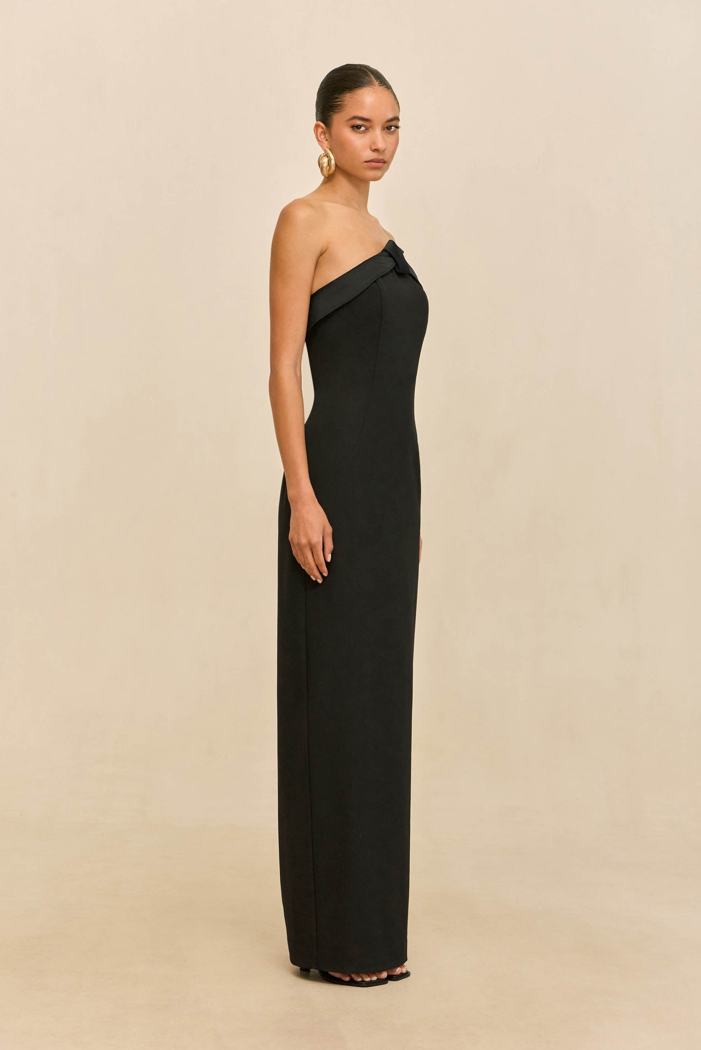 AMANAH GOWN - BLACK