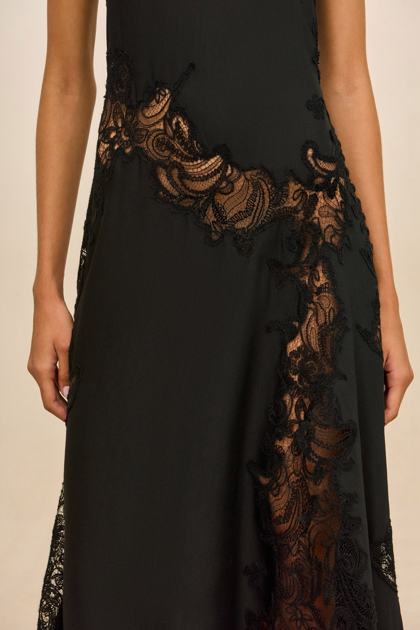 ARCADIA GOWN - BLACK