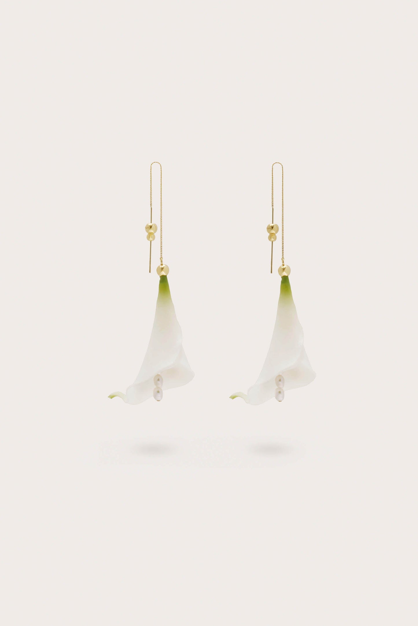 CALLA EARRING - WHITE