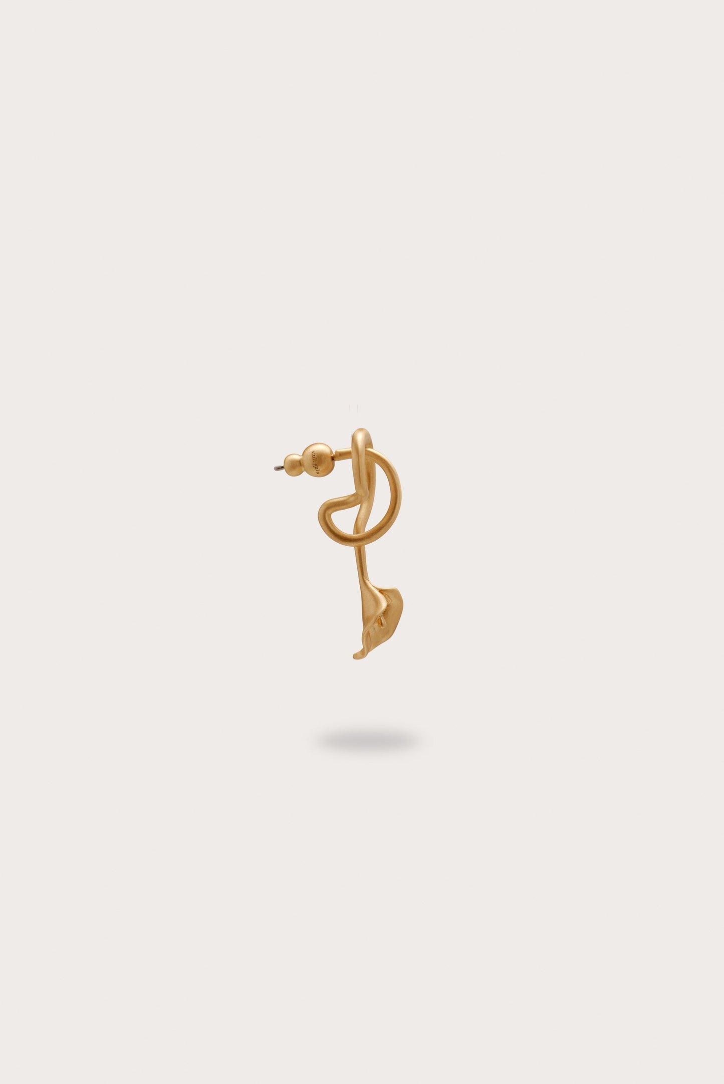 CALLA WAVY EARRING - BRUSHED BRASS