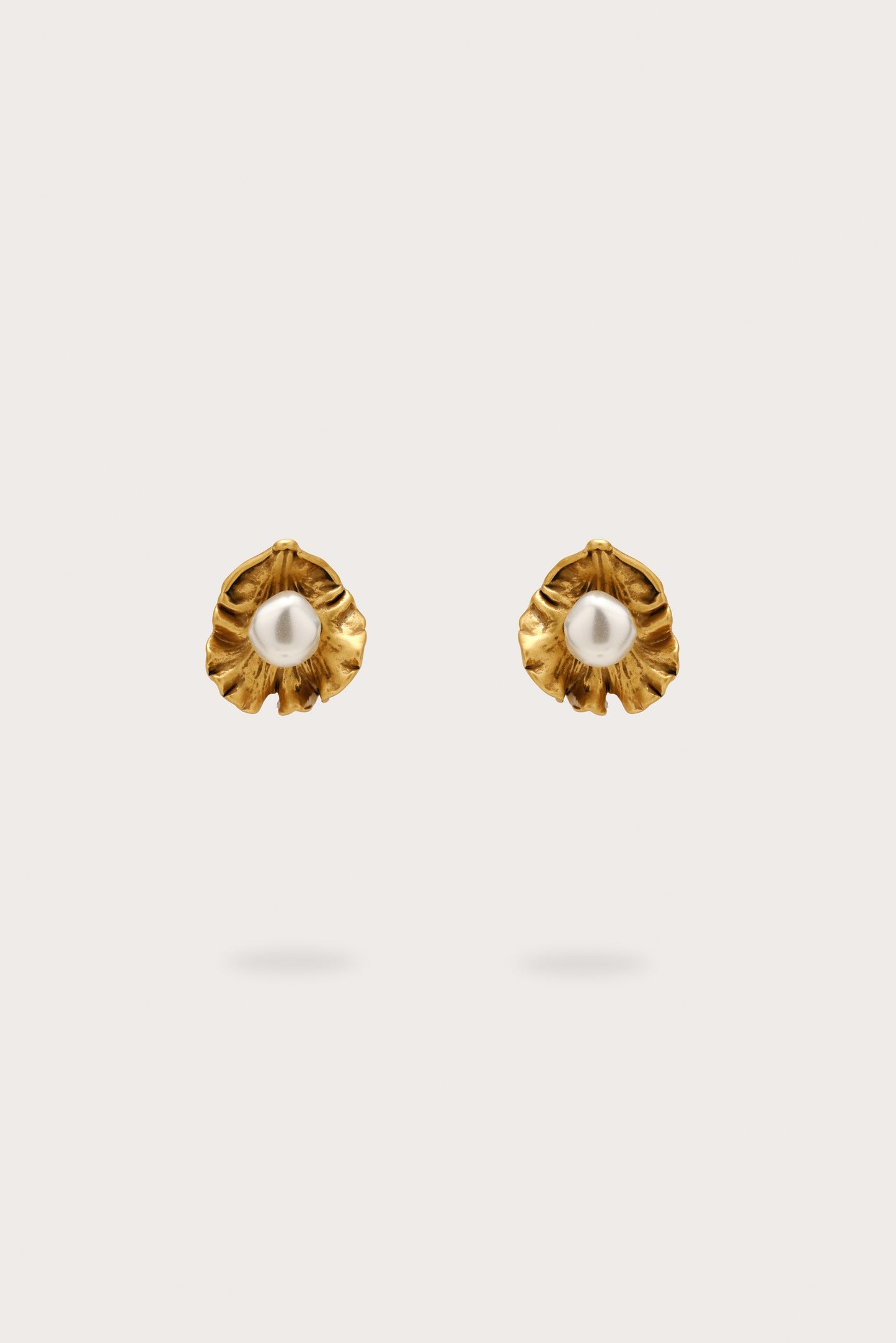 IRIS PERLA MINI EARRING - ANTIQUE BRASS
