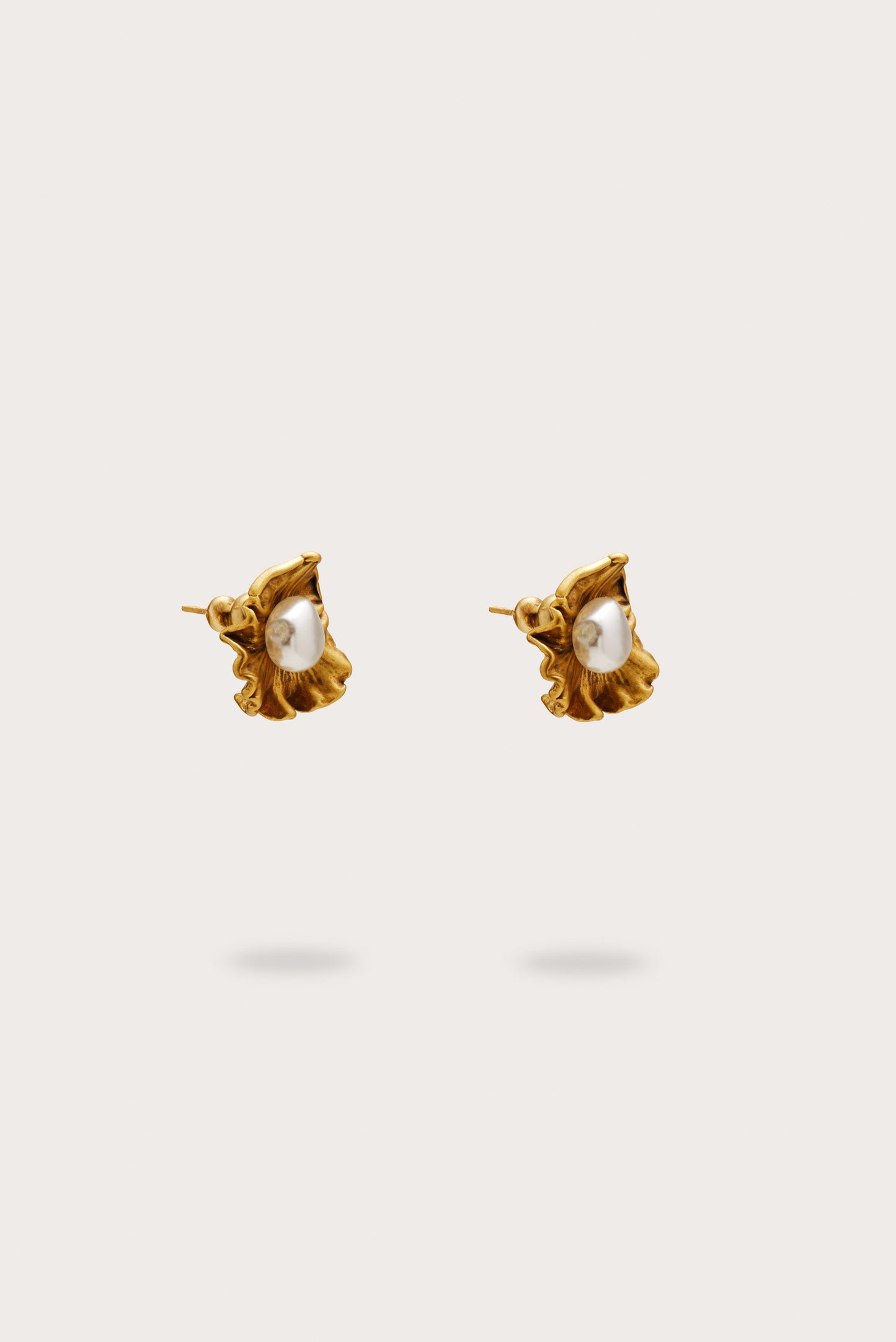 IRIS PERLA MINI EARRING - ANTIQUE BRASS