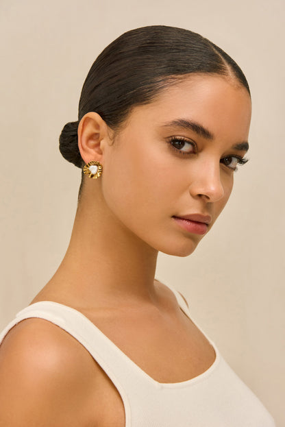 IRIS PERLA MINI EARRING - ANTIQUE BRASS